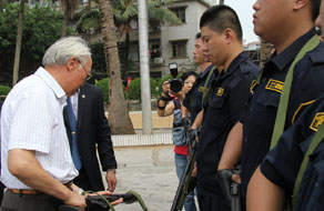 中國(guó)安保協(xié)會(huì)羅鋒會(huì)長(zhǎng)蒞臨中金鷹（海南）安保集團(tuán)有限公司考察工作